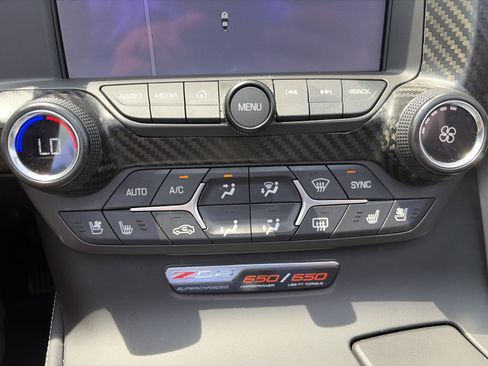 Used 2015 Chevrolet Corvette Z06 w/ 3LZ Preferred Equipment Group RWD image 19