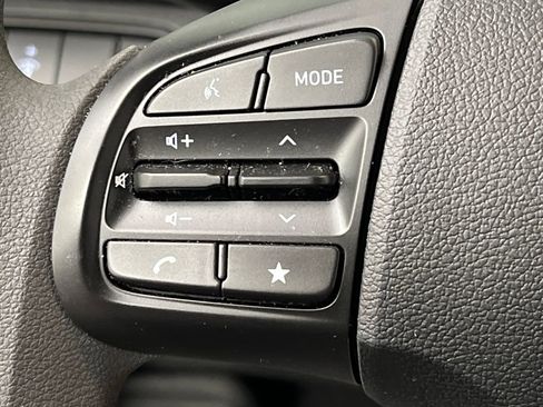 Used 2025 Hyundai Venue SE FWD image 38