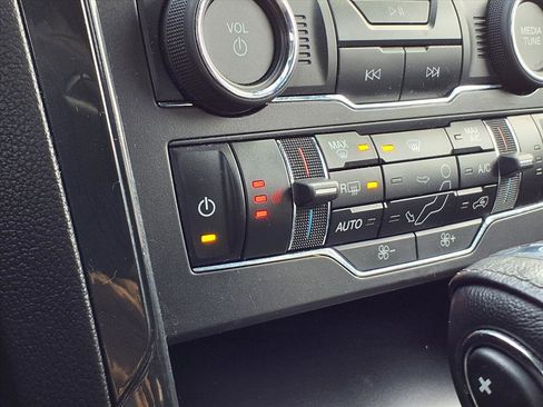 Used 2018 Ford Explorer XLT w/ Equipment Group 202A image 5