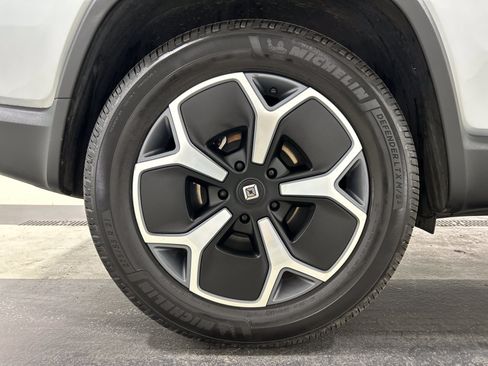 Used 2024 Rivian R1S Adventure AWD/4WD image 12