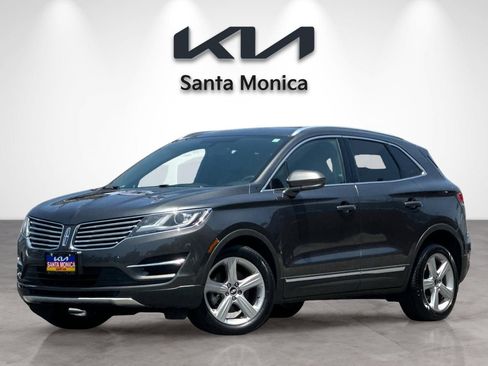 Used 2017 Lincoln MKC Premiere FWD image 2