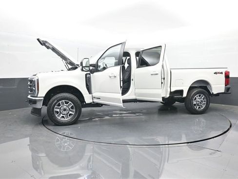 Used 2025 Ford F350 Lariat image 42