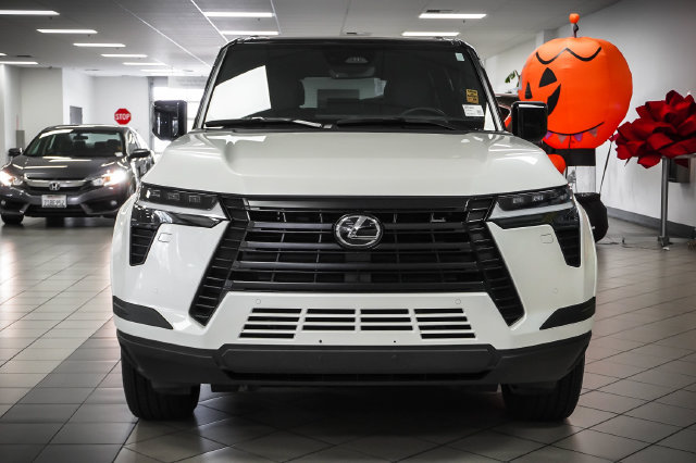 Used 2024 Lexus GX 550 w/ Cold Area Package AWD/4WD image 4