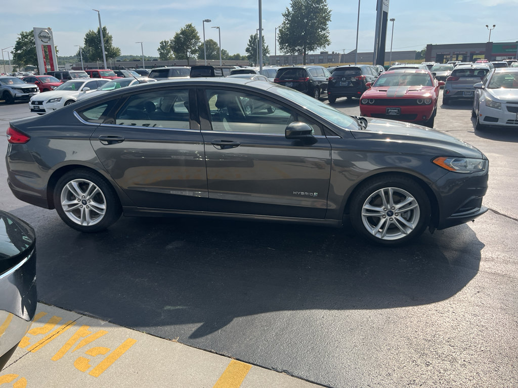 Used 2018 Ford Fusion SE FWD image 8