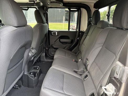 Used 2022 Jeep Gladiator Sport image 26