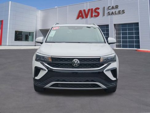Used 2024 Volkswagen Taos SE image 2