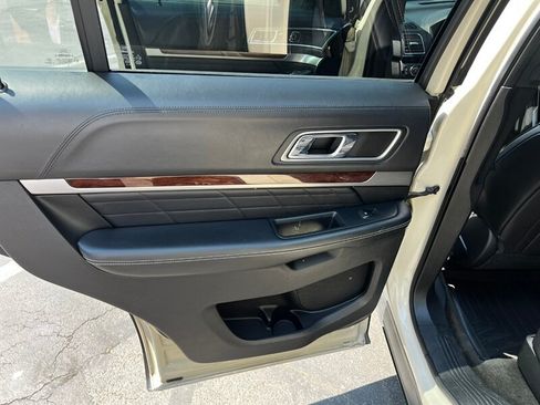 Used 2018 Ford Explorer Platinum AWD/4WD image 27