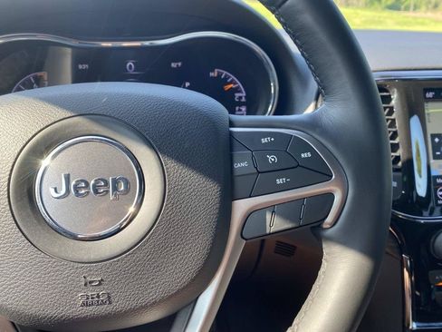 Used 2021 Jeep Grand Cherokee Laredo X RWD image 32