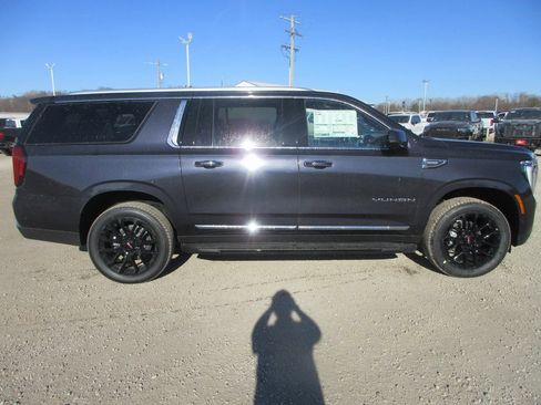 New 2026 GMC Yukon XL Elevation w/ Elevation Premium Package image 3