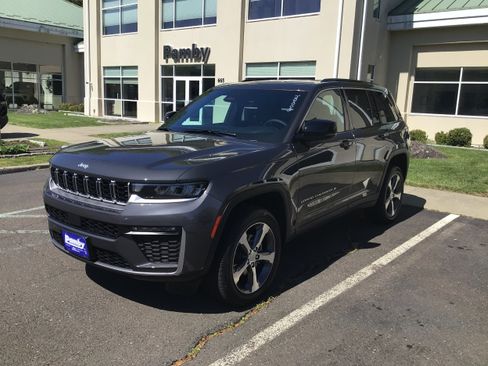 New 2026 Jeep Grand Cherokee Limited AWD/4WD image 3