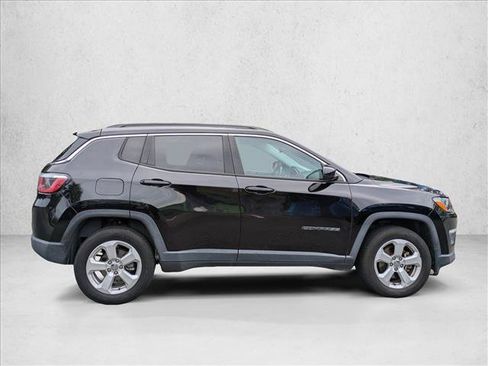 Used 2019 Jeep Compass Latitude w/ Popular Equipment Group AWD/4WD image 4