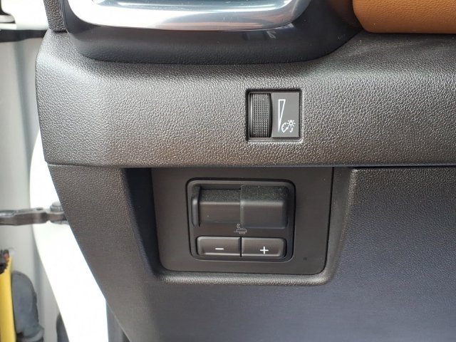 Used 2024 GMC Canyon AT4 w/ Canyon Safety Plus Package AWD/4WD image 14