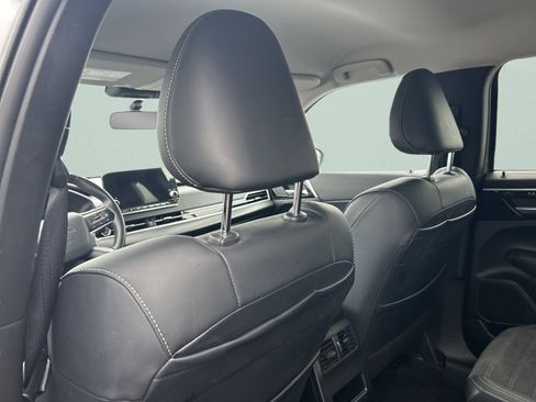 Used 2024 Mitsubishi Outlander SE image 32