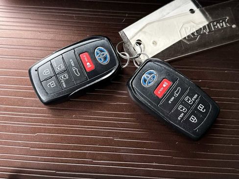 Used 2022 Toyota Sienna XLE FWD image 26