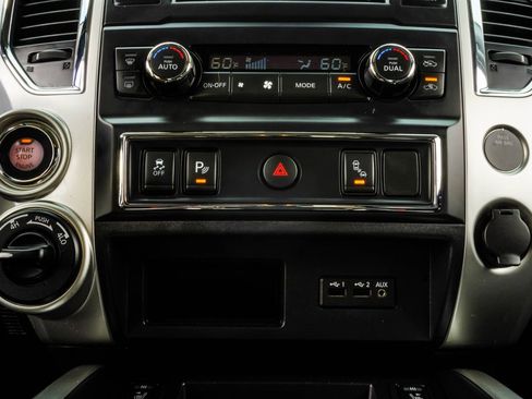 Used 2019 Nissan Titan SL AWD/4WD image 21