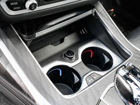 Used 2022 BMW X7 M50i image 16