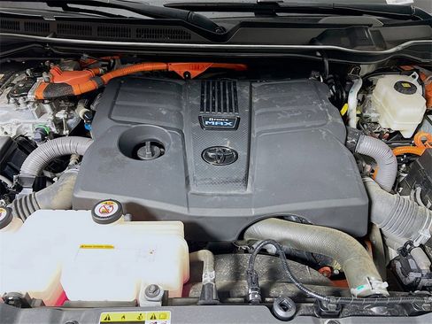 Used 2023 Toyota Tundra Platinum w/ Advanced Package image 26