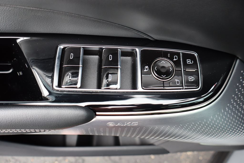 Used 2024 Cadillac Lyriq Sport RWD image 32