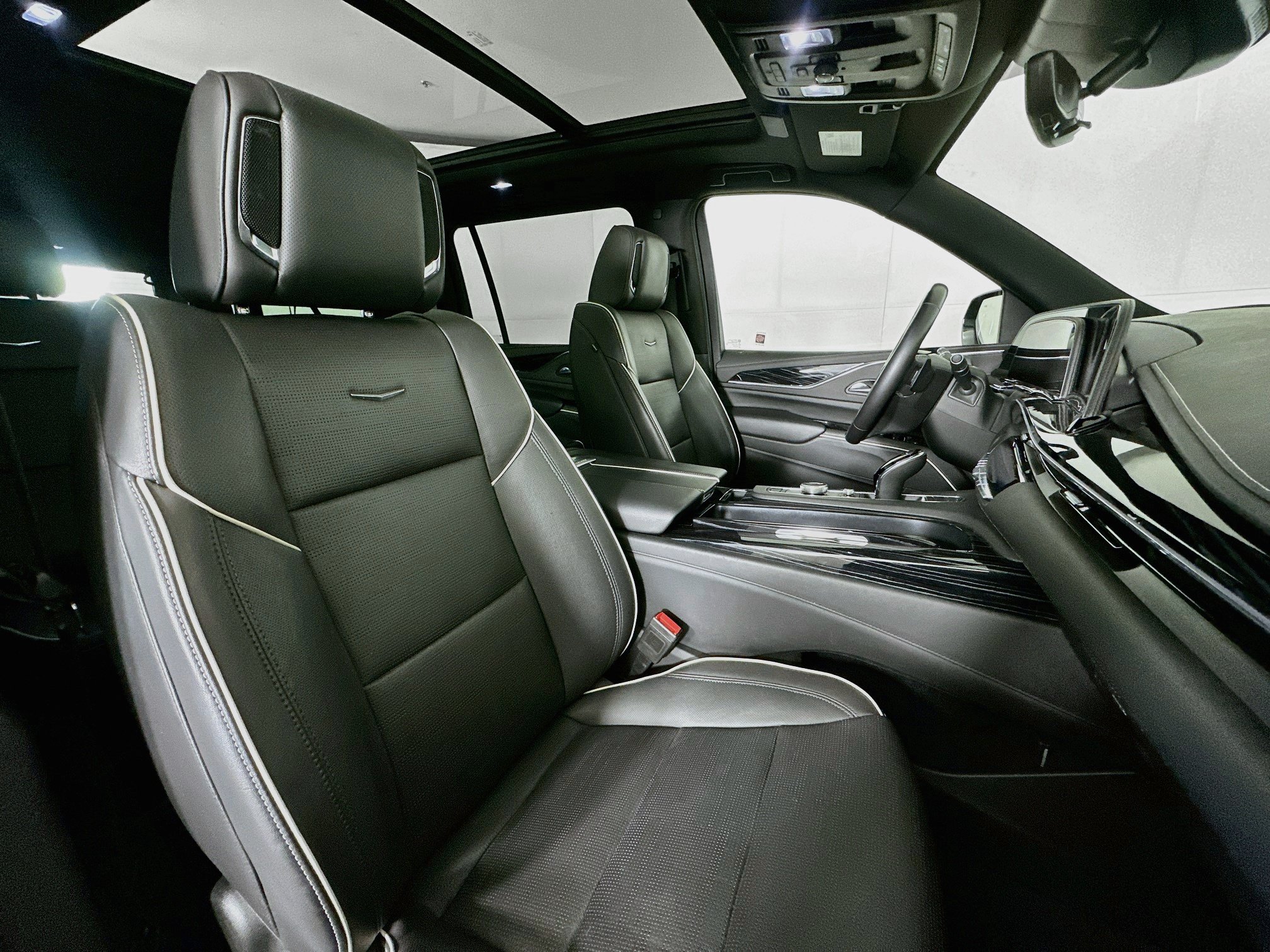 Used 2023 Cadillac Escalade ESV Sport AWD/4WD image 34