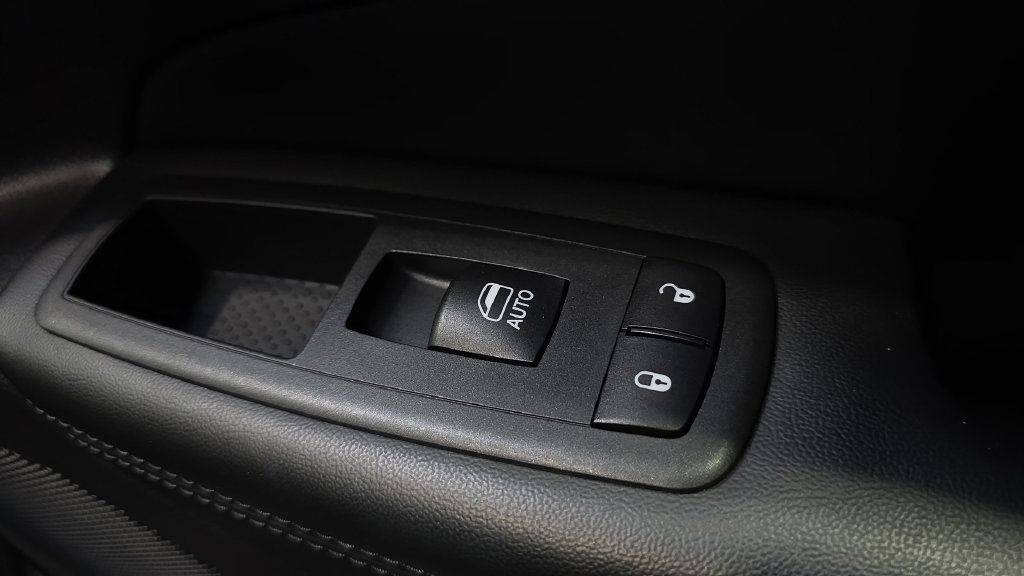 Used 2018 Jeep Grand Cherokee Laredo AWD/4WD image 15