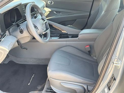 Used 2022 Hyundai Elantra Blue image 10