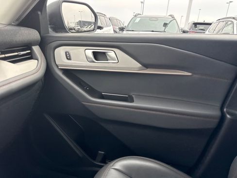 Used 2025 Ford Explorer Active w/ Active Comfort Package AWD/4WD image 23