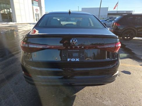 Used 2025 Volkswagen Jetta SE image 6