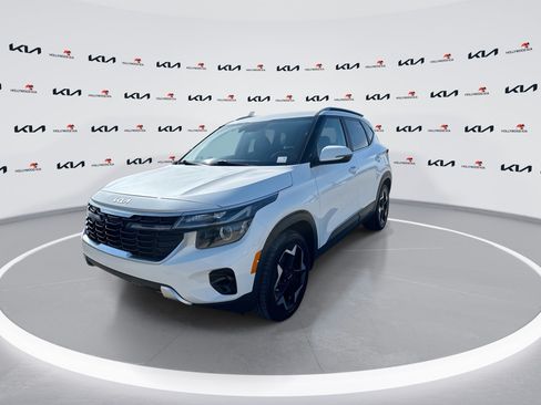 Used 2024 Kia Seltos EX FWD image 4