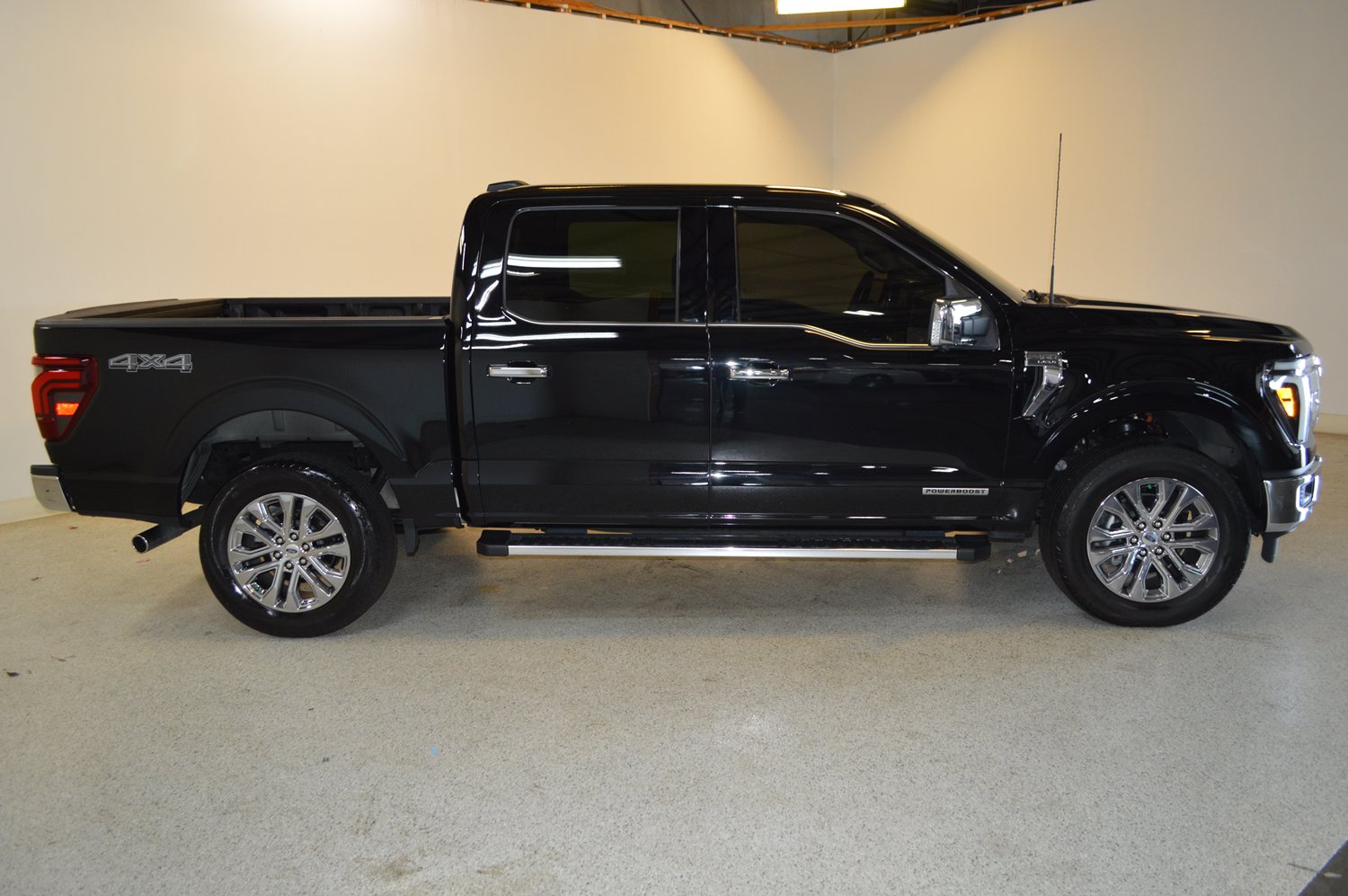 Used 2025 Ford F150 Lariat w/ Equipment Group 501A Mid AWD/4WD image 2