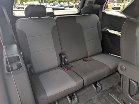 Used 2023 Chevrolet Traverse LT FWD image 19