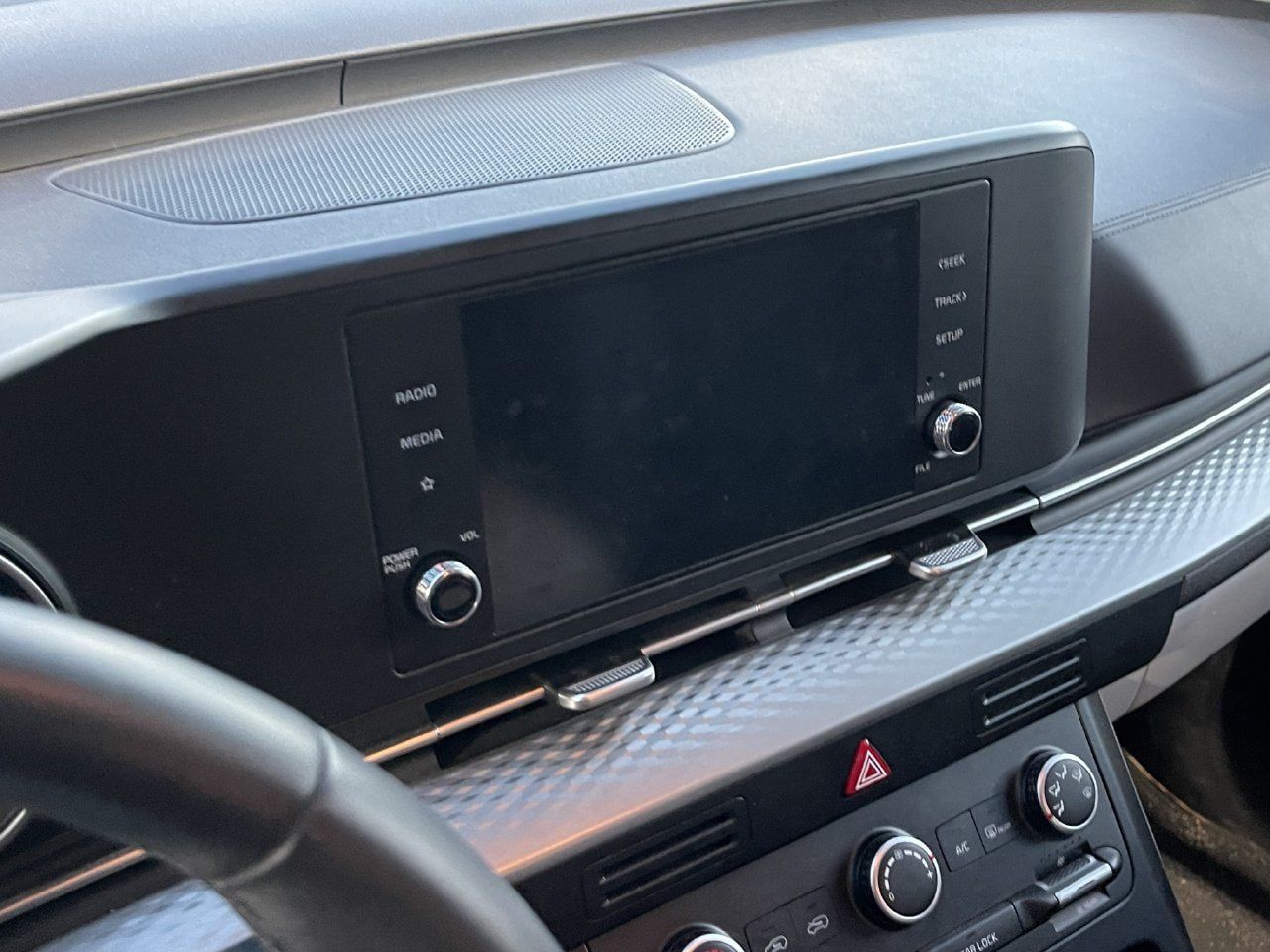 Used 2024 Kia Carnival LX FWD image 9