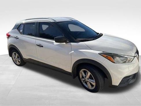Used 2019 Nissan Kicks S w/ Exterior Electronics Package image 5