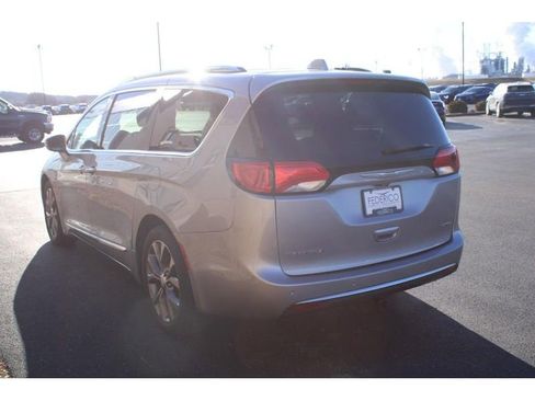 Used 2017 Chrysler Pacifica Limited w/ UConnect Theater Package image 6