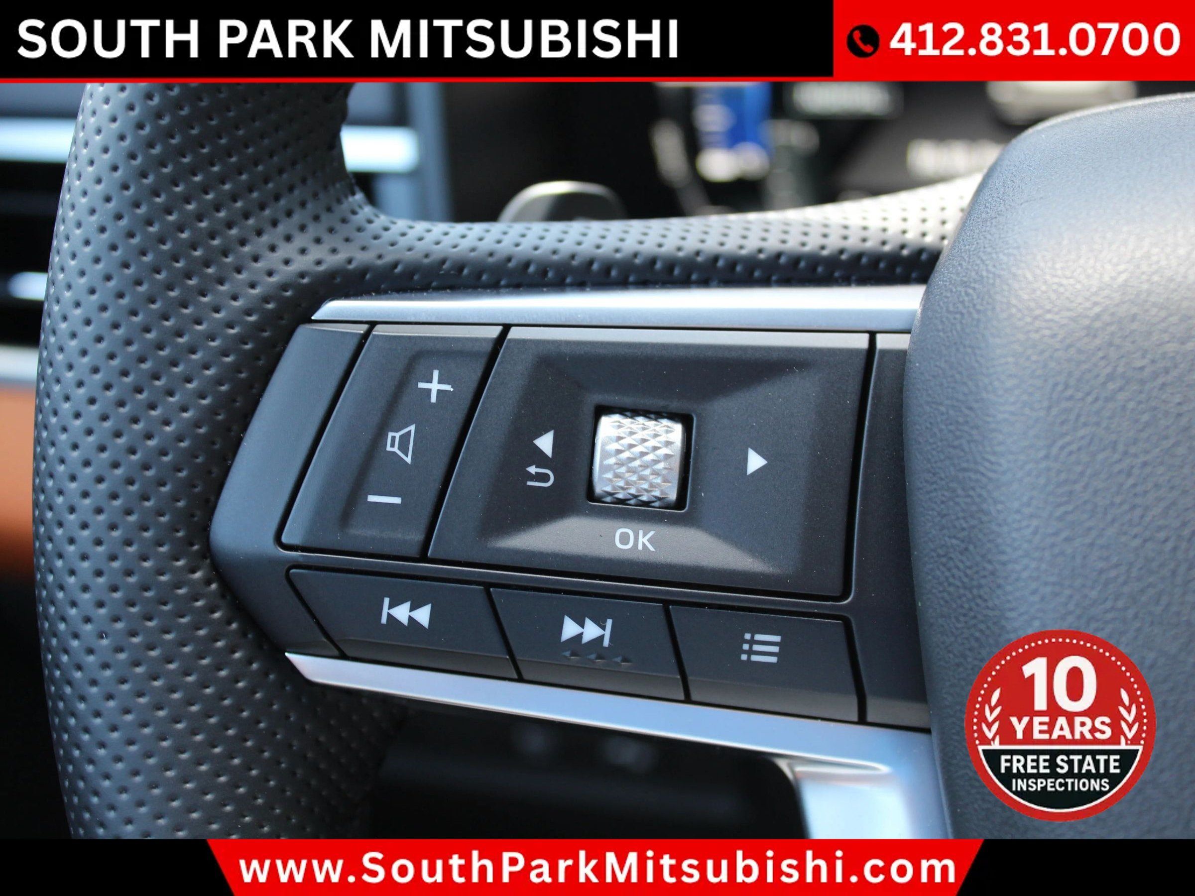 Used 2025 Mitsubishi Outlander 4WD Plug-In Hybrid image 32