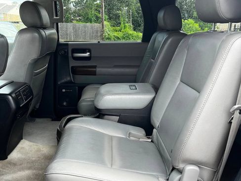 Used 2011 Toyota Sequoia Platinum RWD image 17