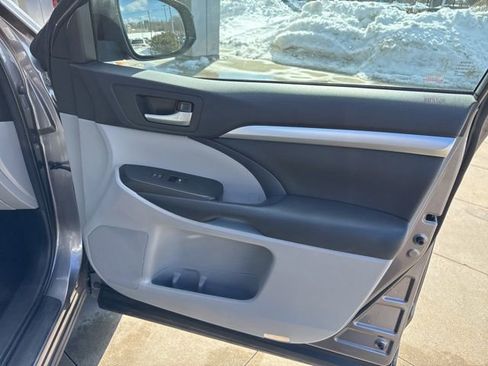 Used 2015 Toyota Highlander XLE image 33