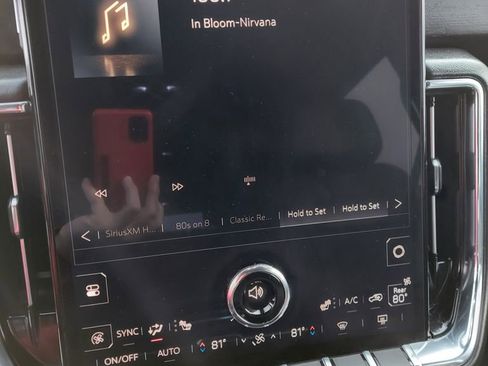 Used 2025 GMC Yukon XL Denali image 12