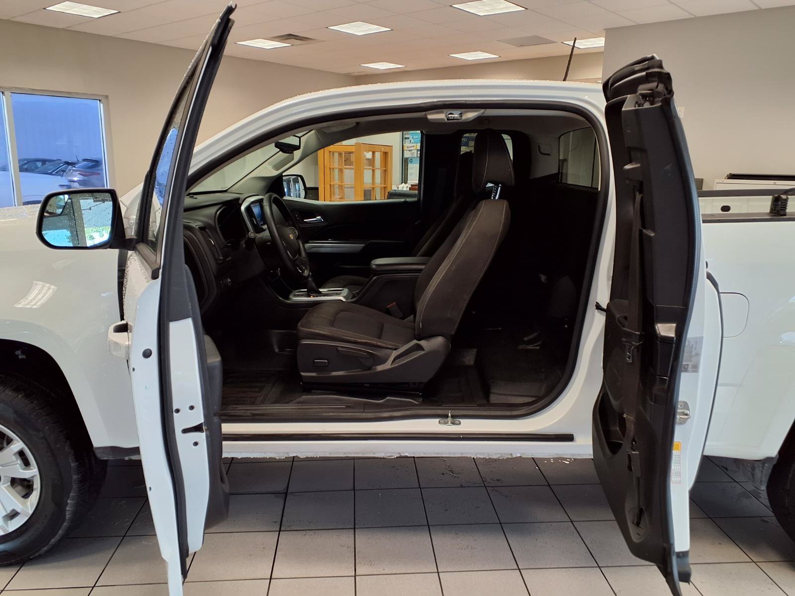 Used 2022 Chevrolet Colorado LT w/ Fleet Safety Package RWD image 18