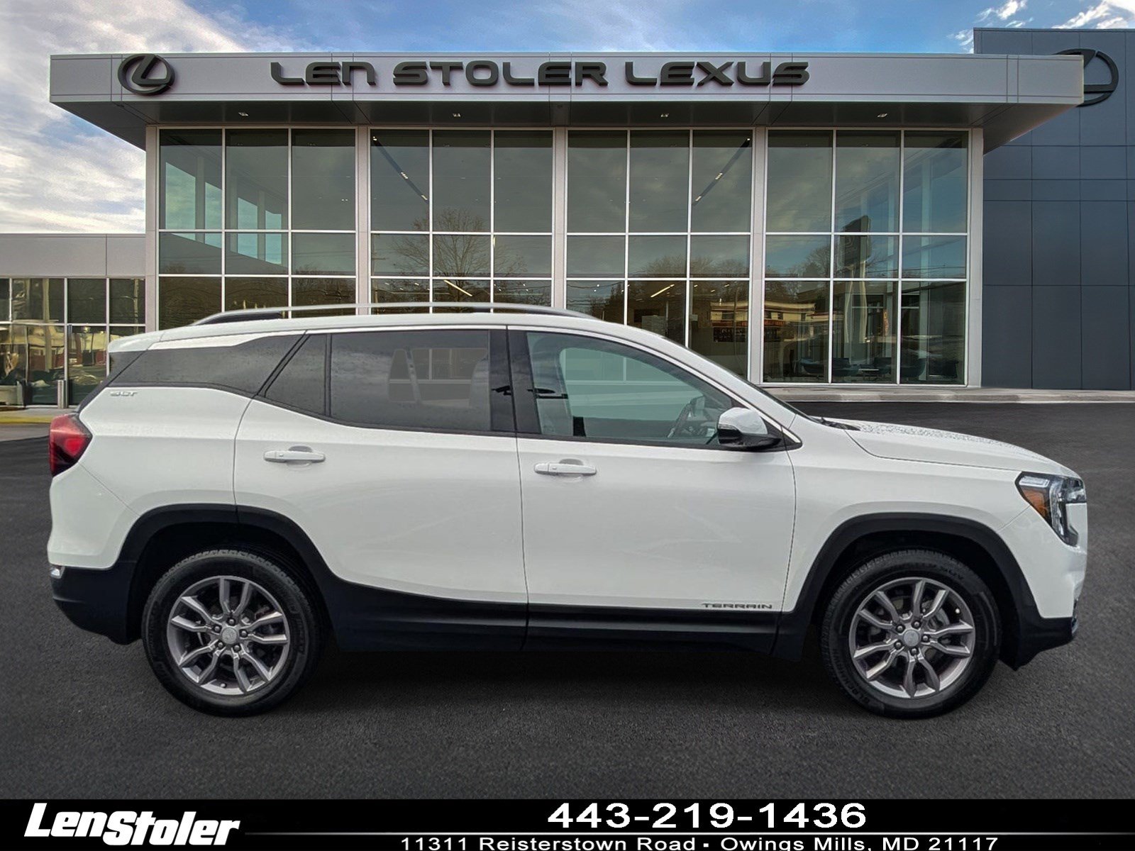 Used 2023 GMC Terrain SLT w/ Tech Package AWD/4WD image 2