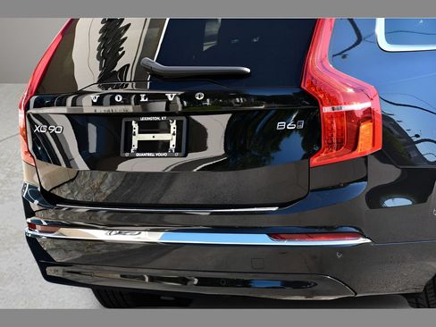 Certified 2023 Volvo XC90 B6 Ultimate w/ Protection Package Premier AWD/4WD image 31