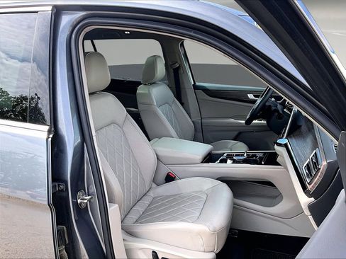 Used 2024 Volkswagen Atlas SEL Premium R-Line AWD/4WD image 33