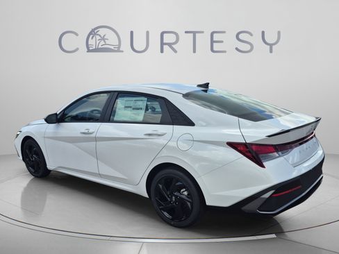 New 2026 Hyundai Elantra SEL Sport FWD image 3