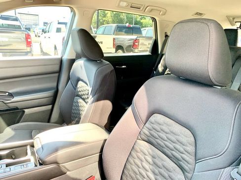 Used 2022 Nissan Pathfinder SV FWD image 15