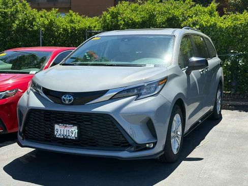 Used 2023 Toyota Sienna XSE w/ XSE Plus Package AWD/4WD image 2