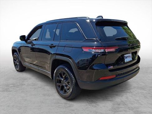 Certified 2025 Jeep Grand Cherokee Altitude AWD/4WD image 3