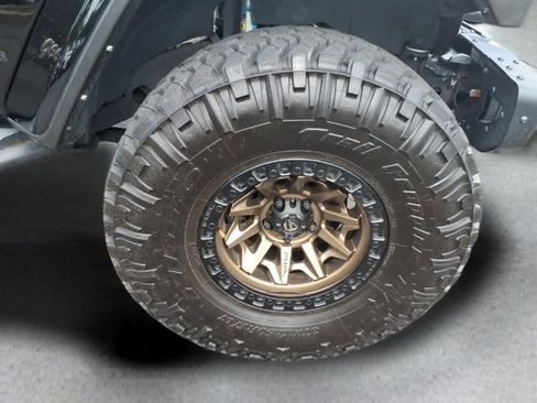 Used 2021 Jeep Wrangler Unlimited Rubicon w/ Trailer Tow Package AWD/4WD image 12