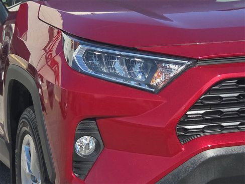 Used 2019 Toyota RAV4 XLE image 10
