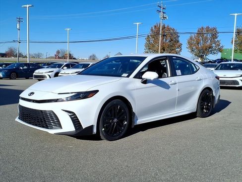New 2026 Toyota Camry SE image 2