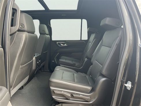 Used 2021 Chevrolet Suburban LT w/ LT Signature Plus Package image 33