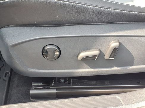 Used 2025 Volkswagen Jetta SE FWD image 15